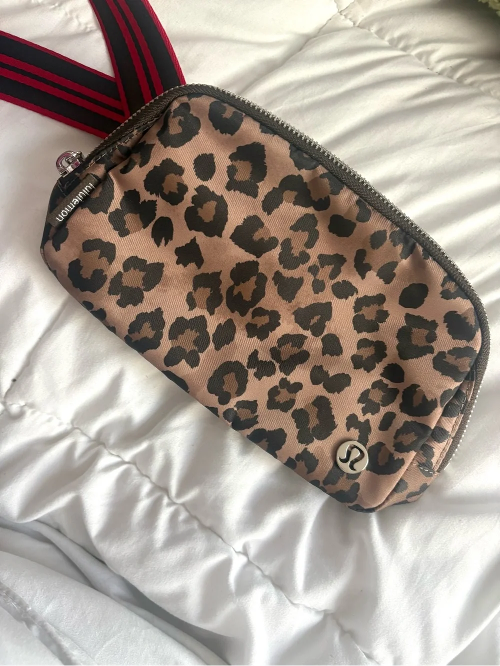 lululemon athletica Brown Pouch with Red Logo Accent - Picture 2 of 6